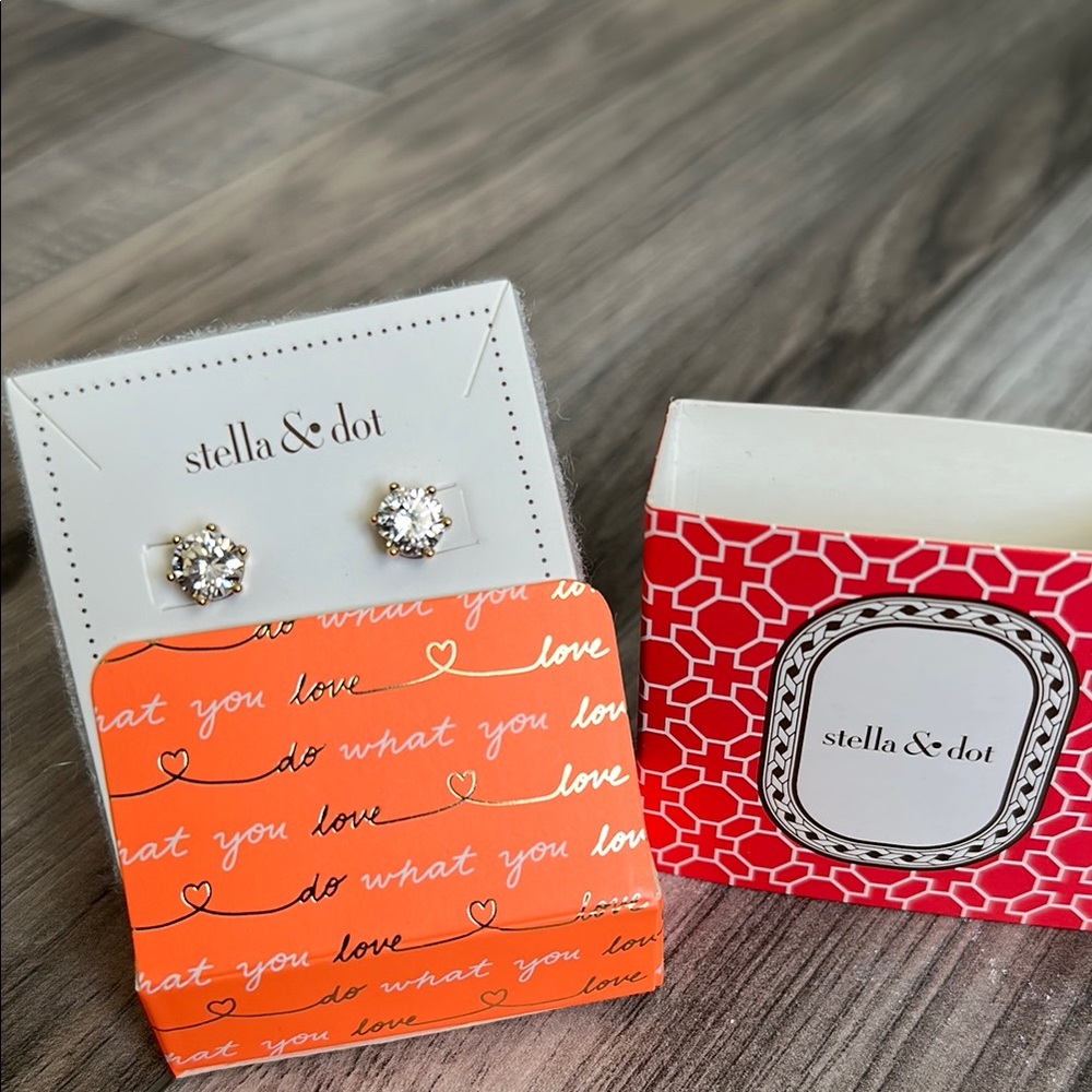 STELLA & DOT Gold Sparkle Studs